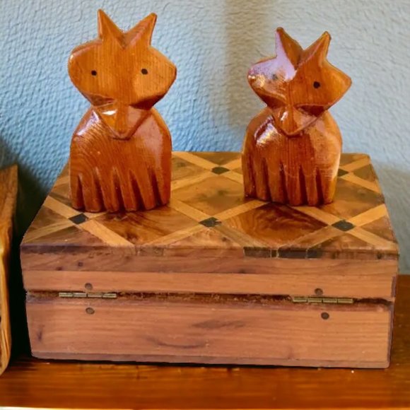 Vintage Wood Hinged Box with Lid + 2 Hand Carved Kitty Cats Middle East - Picture 4 of 15